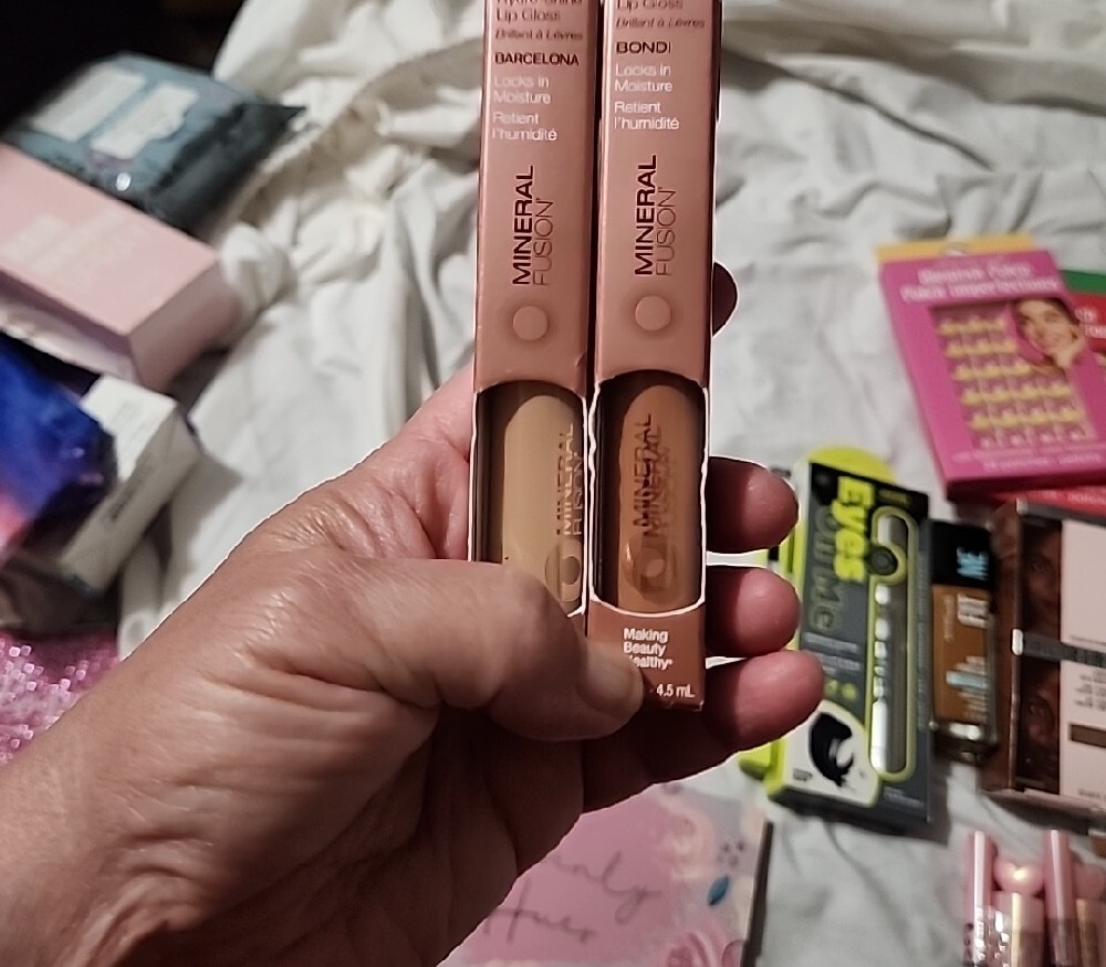 Self Care And Makeup Bundle 46 Items - Picture 6 of 16